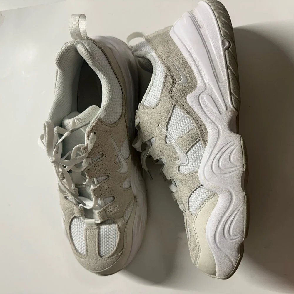 Nike White and Gray Sneakers - Picture 2 of 8